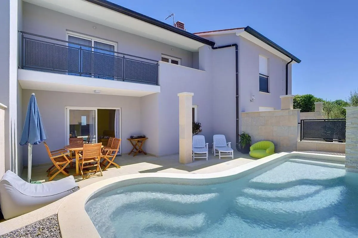 Holiday Home Baldini Banjole Croatia