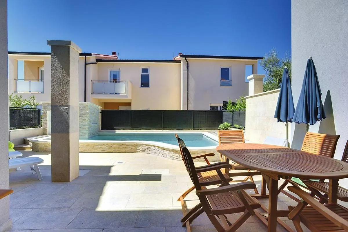 Holiday Home Baldini Banjole Croatia