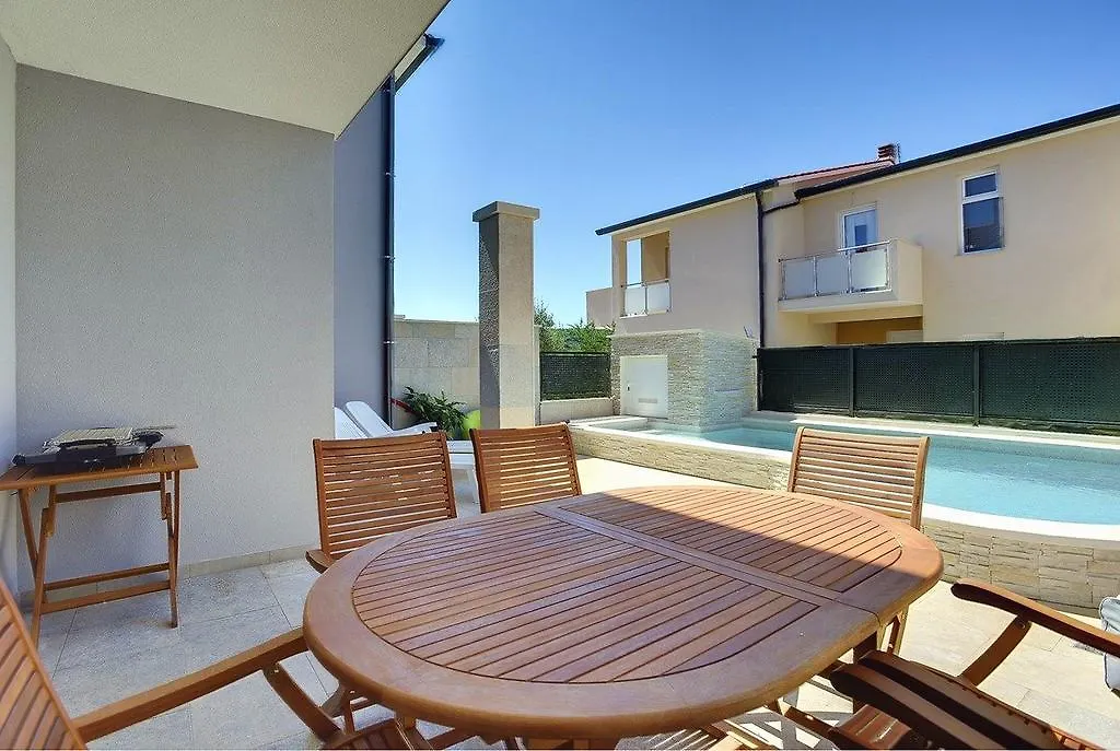 Apartment Holiday Home Baldini Banjole Croatia