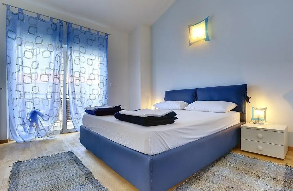 Apartment Holiday Home Baldini Banjole Croatia